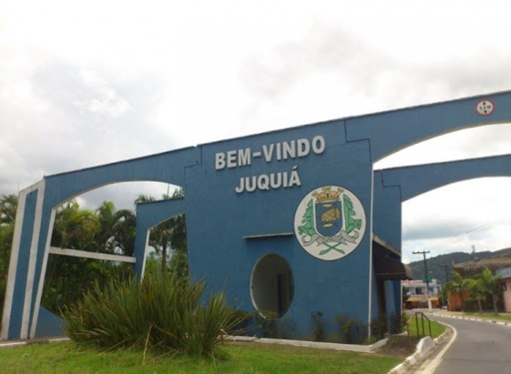 Sítio à venda com 2 quartos, 494000m² - Foto 1