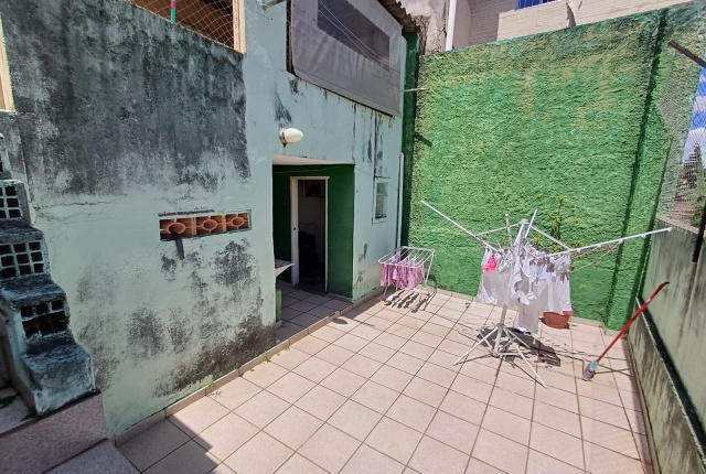 Casa à venda com 3 quartos, 90m² - Foto 11