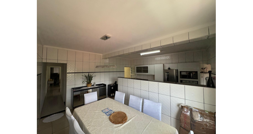 Casa à venda Rua Doutor Valentim de Queirós, Jardim Regina - Imóveis à Venda