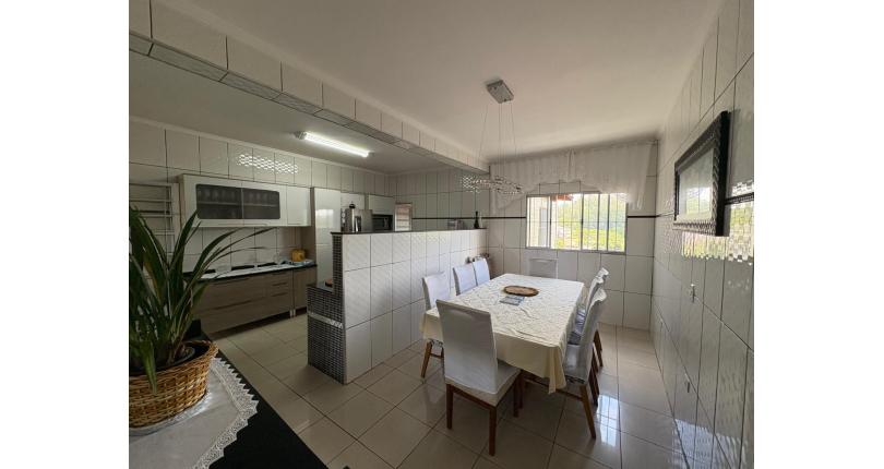 Casa à venda Rua Doutor Valentim de Queirós, Jardim Regina - Imóveis à Venda