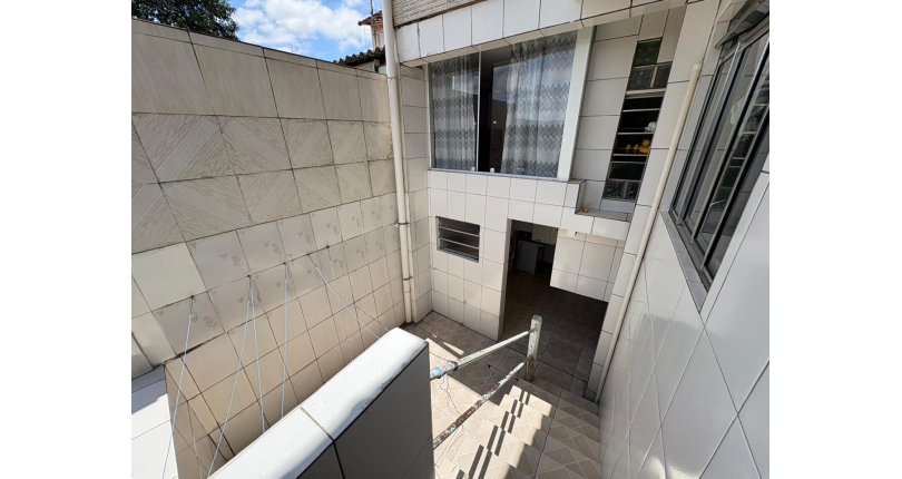 Casa à venda Rua Doutor Valentim de Queirós, Jardim Regina - Imóveis à Venda