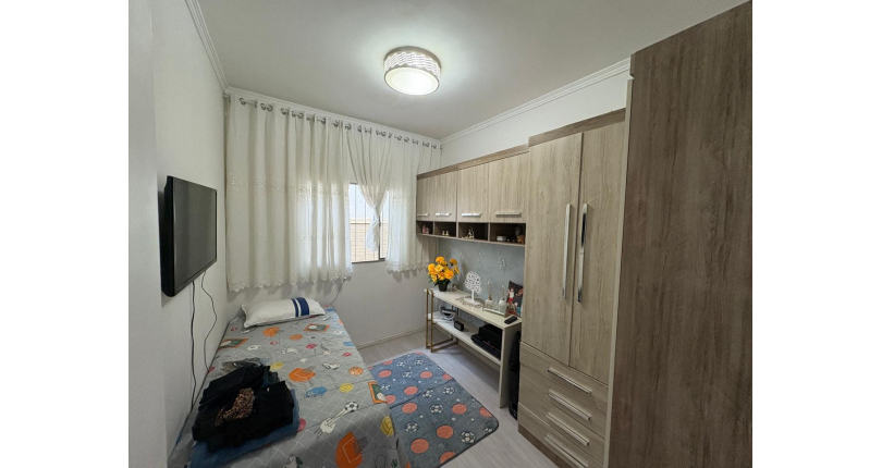 Casa à venda Rua Doutor Valentim de Queirós, Jardim Regina - Imóveis à Venda