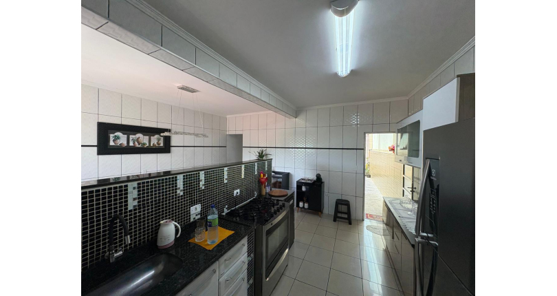 Casa à venda Rua Doutor Valentim de Queirós, Jardim Regina - Imóveis à Venda