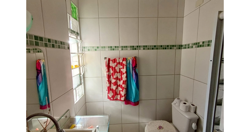 Casa à venda Rua Doutor Valentim de Queirós, Jardim Regina - Imóveis à Venda