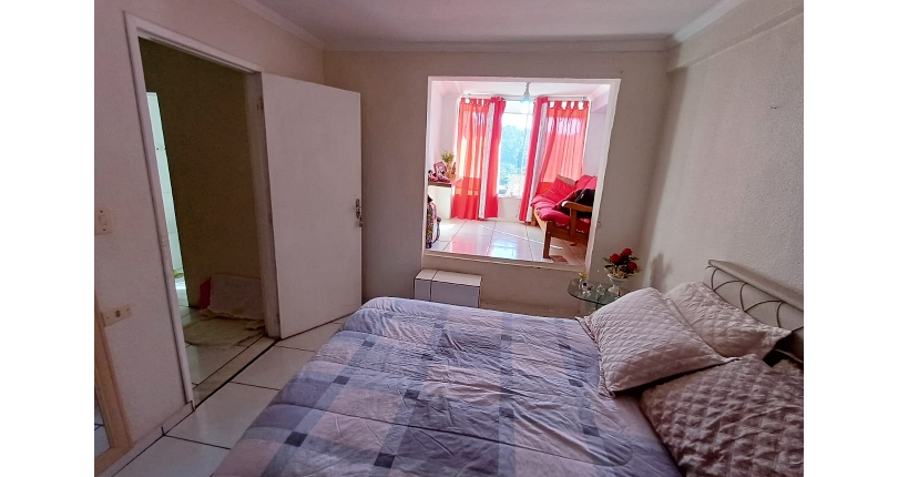 Casa à venda Rua Doutor Valentim de Queirós, Jardim Regina - Imóveis à Venda