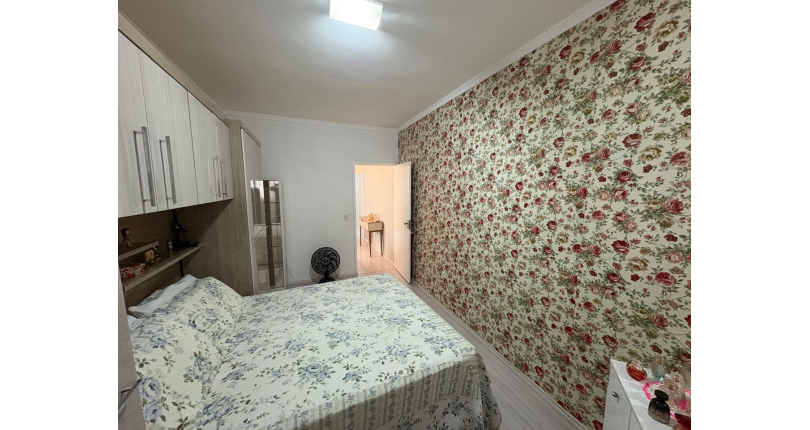 Casa à venda Rua Doutor Valentim de Queirós, Jardim Regina - Imóveis à Venda