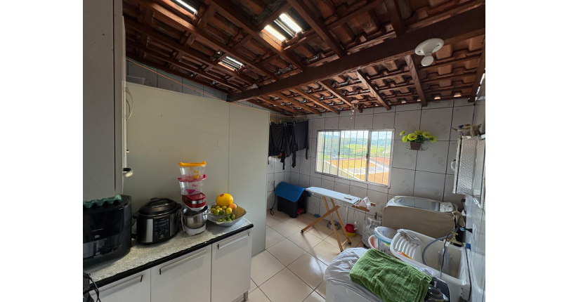 Casa à venda Rua Doutor Valentim de Queirós, Jardim Regina - Imóveis à Venda