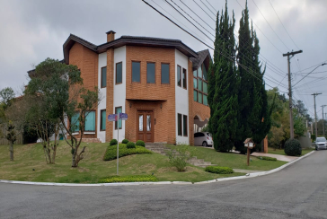 Casa à venda na Santana de Parnaíba no Bairro da Aldeia da Serra no Condomínio Morada das Flores, na Alameda das Anêmonas