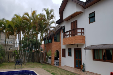 Casa à venda na Santana de Parnaíba no Bairro da Aldeia da Serra no Condomínio Morada das Flores, na Alameda das Anêmonas