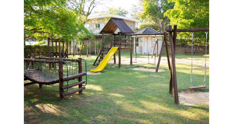 Casa à venda na Santana de Parnaíba no Bairro da Aldeia da Serra no Condomínio Morada das Flores, na Alameda das Anêmonas