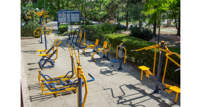 Casa à venda na Santana de Parnaíba no Bairro da Aldeia da Serra no Condomínio Morada das Flores, na Alameda das Anêmonas