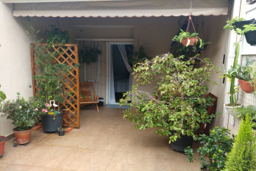 Sobrado á venda no Conjunto Residencial Vista Verde na Rua José Carlos de Resende