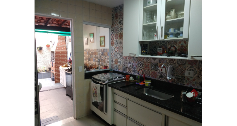 Sobrado á venda no Conjunto Residencial Vista Verde na Rua José Carlos de Resende