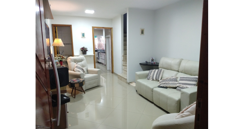 Sobrado á venda no Conjunto Residencial Vista Verde na Rua José Carlos de Resende