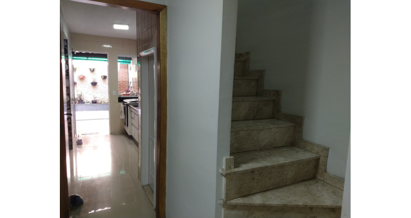 Sobrado á venda no Conjunto Residencial Vista Verde na Rua José Carlos de Resende