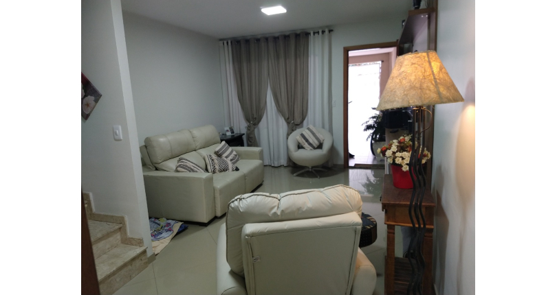 Sobrado á venda no Conjunto Residencial Vista Verde na Rua José Carlos de Resende