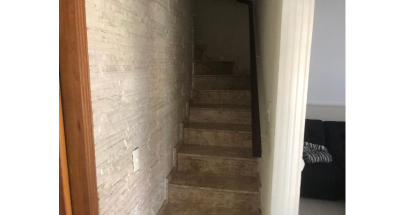 Sobrado à venda no Jaraguá na Rua Dona Gertrudes Jordão 257, no Condomínio Village Park 