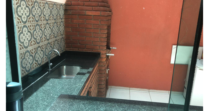 Sobrado à venda no Jaraguá na Rua Dona Gertrudes Jordão 257, no Condomínio Village Park 