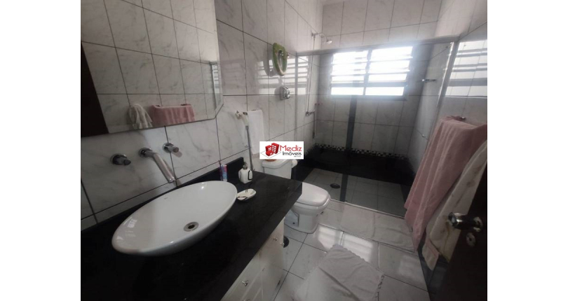 Sobrado à venda nos Remédios na Rua Frei João Augusto Becker