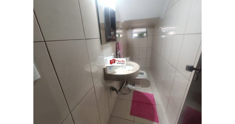 Sobrado à venda nos Remédios na Rua Frei João Augusto Becker