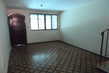  Ótimo Sobrado à venda no Jardim Santa Mônica na Rua Carlos de Resende