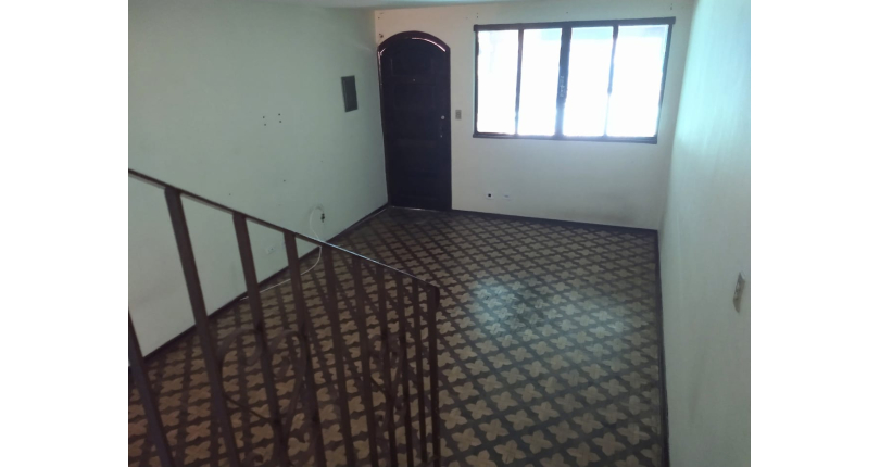  Ótimo Sobrado à venda no Jardim Santa Mônica na Rua Carlos de Resende