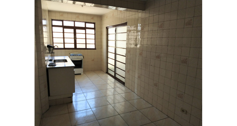  Ótimo Sobrado à venda no Jardim Santa Mônica na Rua Carlos de Resende