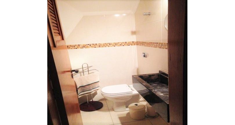 Sobrado à venda na Vila dos Remédios na Rua Físico Lawrence