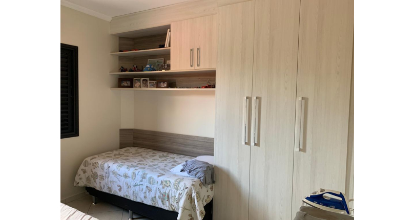 Sobrado à venda no Jardim Regina na Rua Doutor Almeida Soares