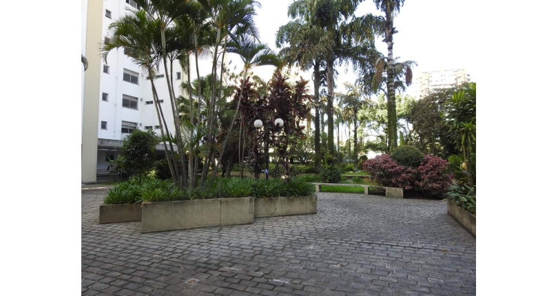 Apartamento à venda nas Perdizes na Rua Ministro Ferreira Alves 1031, no Condomínio Edifício Praça da Pompeia