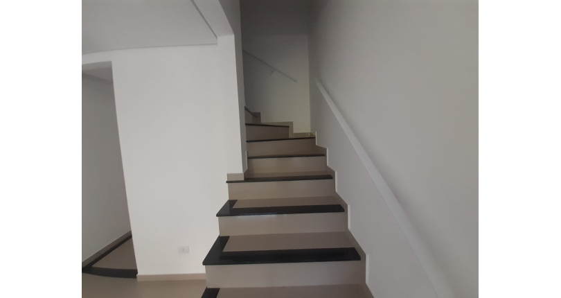 Sobrado à venda Rua Doutor André Peggion, 544 A, Jardim Regina - Imóveis à Venda