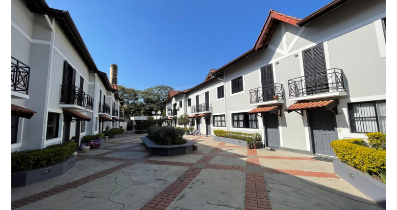 Sobrado à venda no Conjunto Residencial Vista Verde na Rua Desembargador Joaquim Bandeira de Melo 657