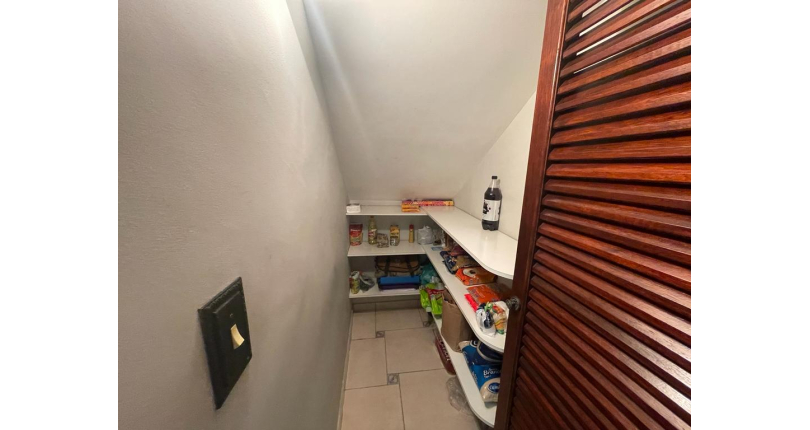 Sobrado à venda no Jardim Pinheiros (City Pinheirinho) na Rua Jose Mauro de Vasconcelos 