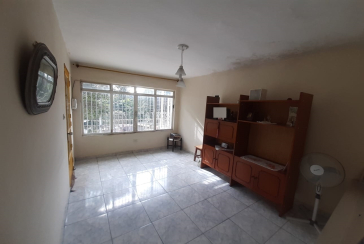 Casa assobradada à venda no Jardim Mutinga na Rua Belo Jardim 