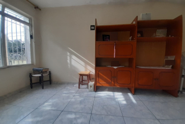 Casa assobradada à venda no Jardim Mutinga na Rua Belo Jardim 