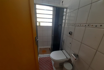 Casa assobradada à venda no Jardim Mutinga na Rua Belo Jardim 