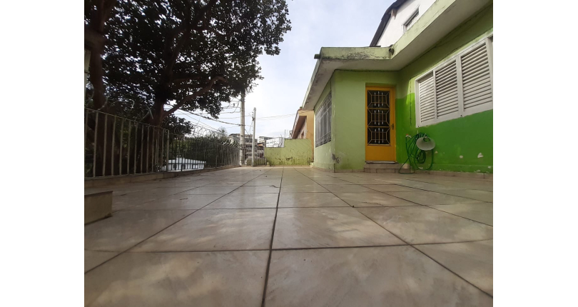 Casa assobradada à venda no Jardim Mutinga na Rua Belo Jardim 