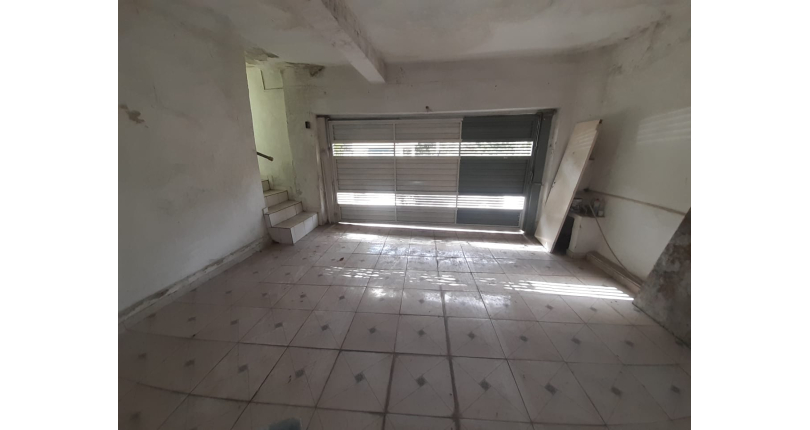 Casa assobradada à venda no Jardim Mutinga na Rua Belo Jardim 