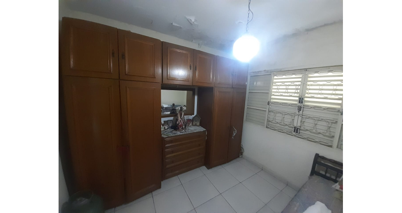 Casa assobradada à venda no Jardim Mutinga na Rua Belo Jardim 