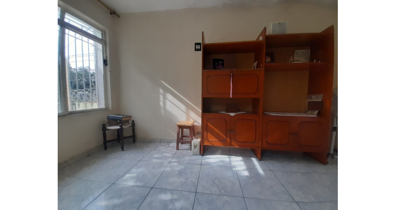 Casa assobradada à venda no Jardim Mutinga na Rua Belo Jardim 