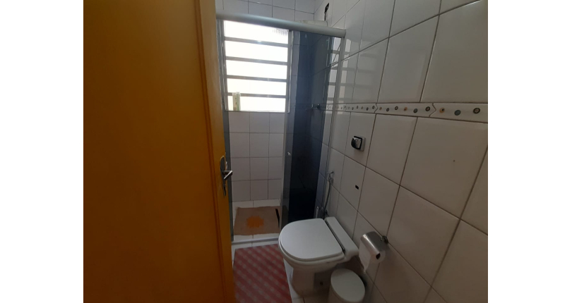 Casa assobradada à venda no Jardim Mutinga na Rua Belo Jardim 