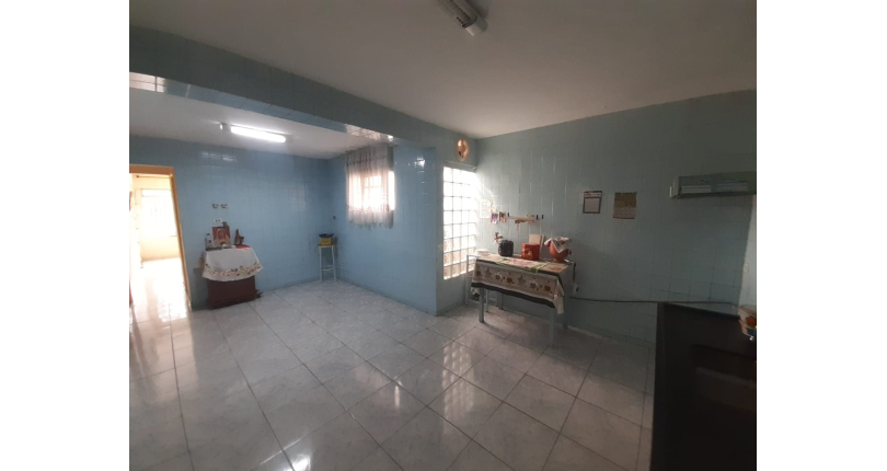 Casa assobradada à venda no Jardim Mutinga na Rua Belo Jardim 