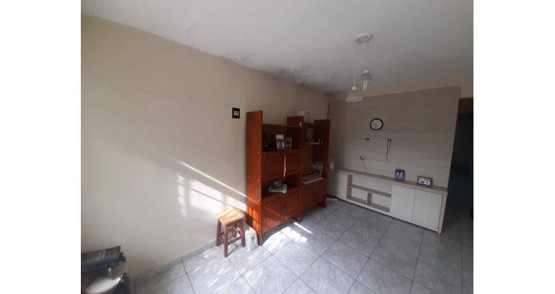 Casa assobradada à venda no Jardim Mutinga na Rua Belo Jardim 