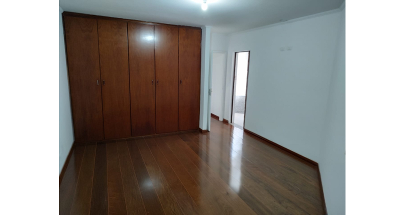 Sobrado à venda na Vila Mangalot na Rua Manuel Pinheiro