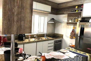 Casa assobradada à venda na Ayrosa na Rua Arara