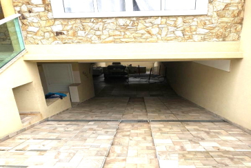 Casa assobradada à venda na Ayrosa na Rua Arara