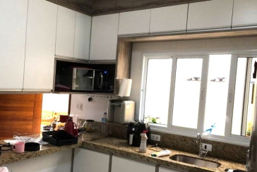 Casa assobradada à venda na Ayrosa na Rua Arara