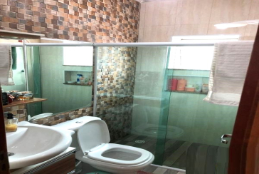 Casa assobradada à venda na Ayrosa na Rua Arara