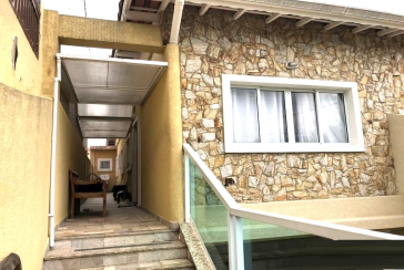 Casa assobradada à venda na Ayrosa na Rua Arara