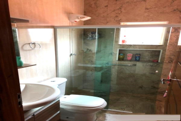 Casa assobradada à venda na Ayrosa na Rua Arara